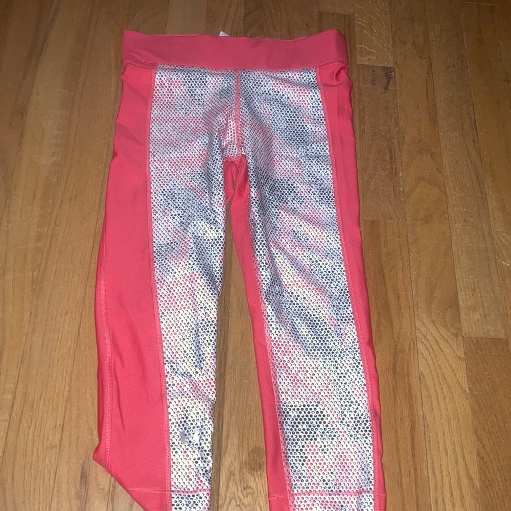 Pink underarmour capri leggings
